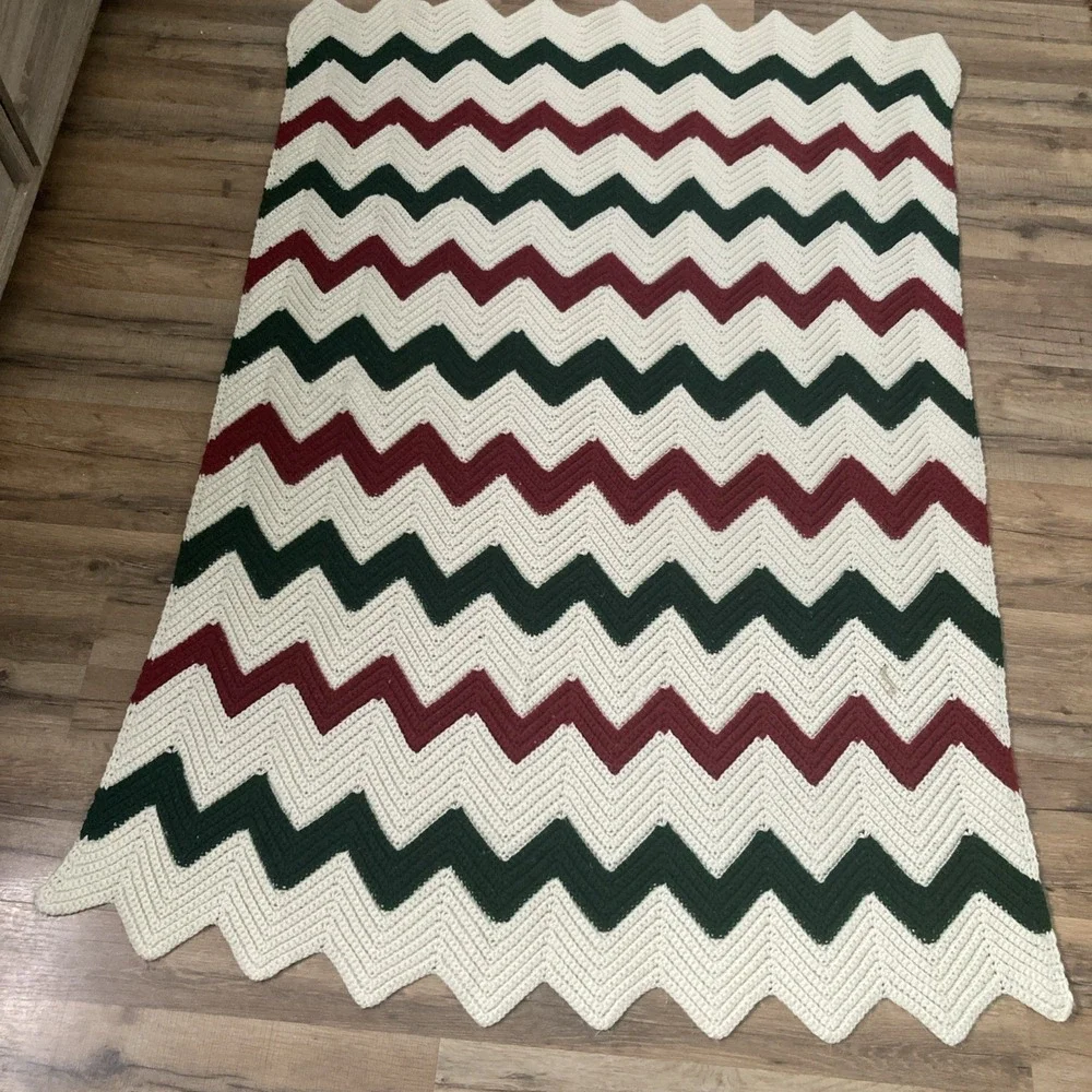 Vintage‎ handmade crochet afghan throw blanket Cream Green Red 66X45 Retro